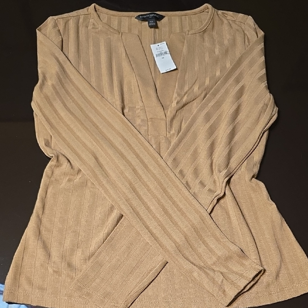Banana Republic V-Neck Ribbed Top - Picture 4 of 7